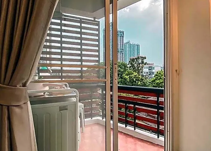 The Giftown Bangkok, Talat Phlu 3*